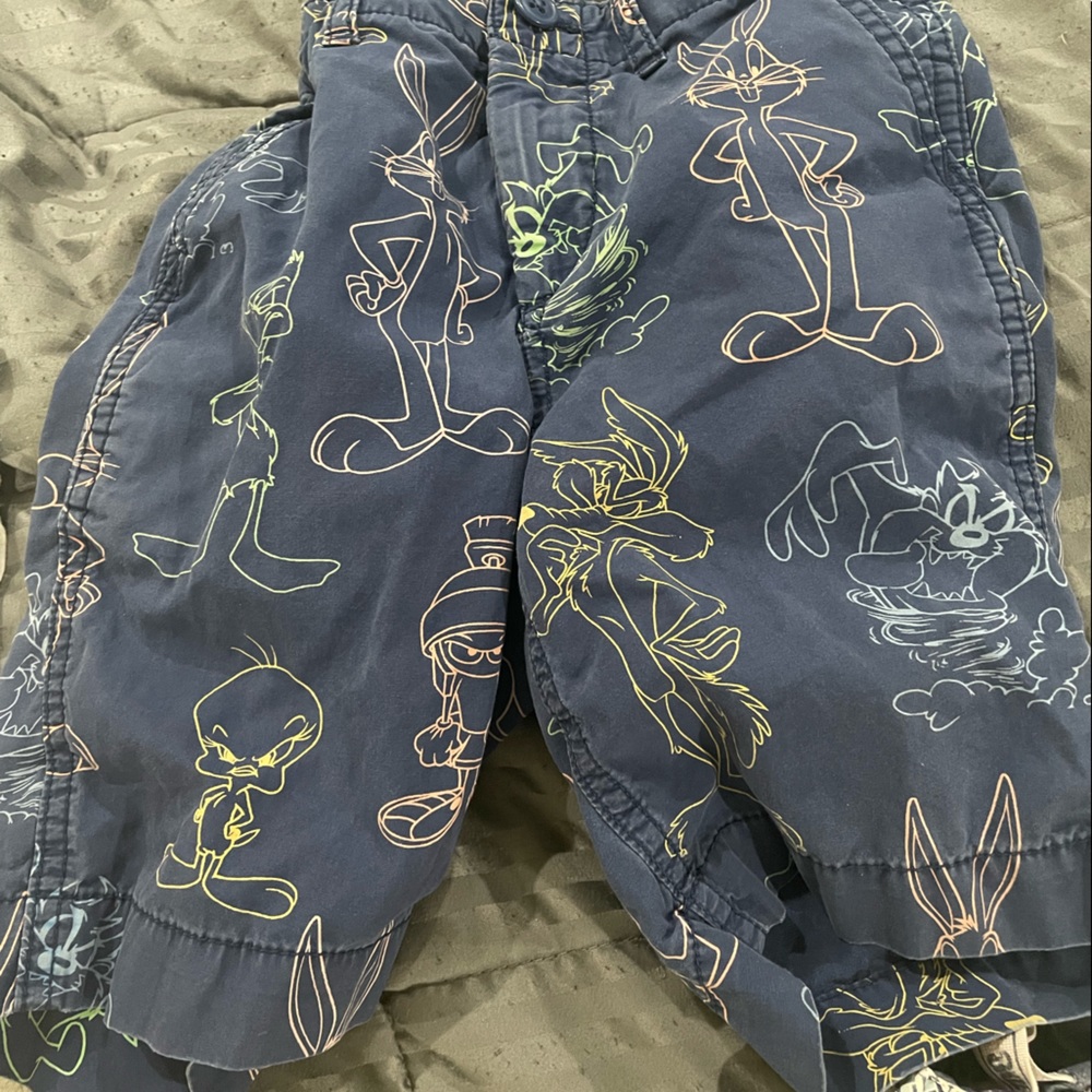 Boys summer clothes. Shorts and T shirts. Size 6 - 7 + sweaters size 6-7